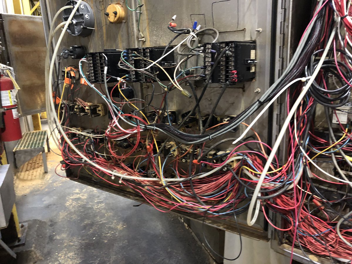 twobiggs50's tweet image. #wiringproblems #wefixanything