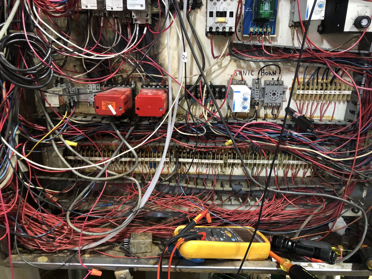 twobiggs50's tweet image. #wiringproblems #wefixanything