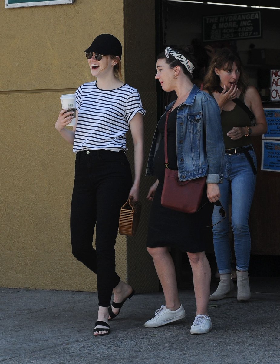 Emma Stone with her friends in Los Angeles (August 11)