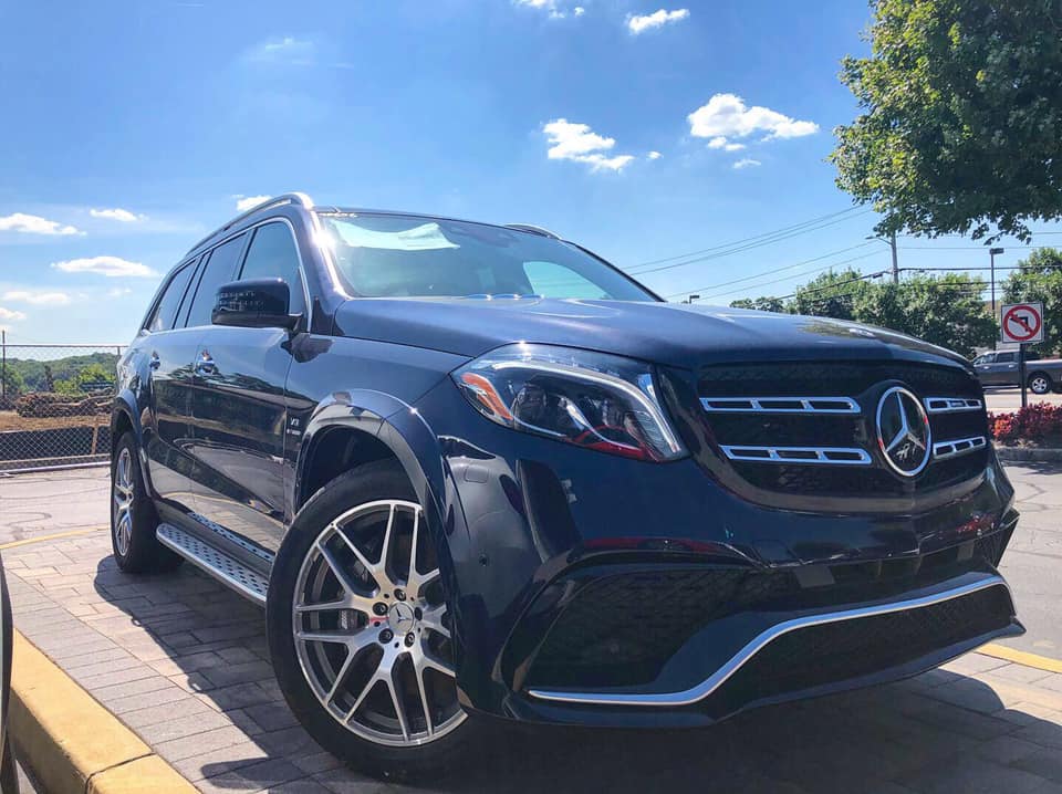 MercedesBenzNY's tweet image. There’s no better way to enjoy #MercedesMonday than in a #MercedesAMG vehicle. 🔥 With 577 horsepower from a handcrafted #OneManOneEngine AMG V8 biturbo, everyone will be excited to go for a ride in this AMG GLS 63!