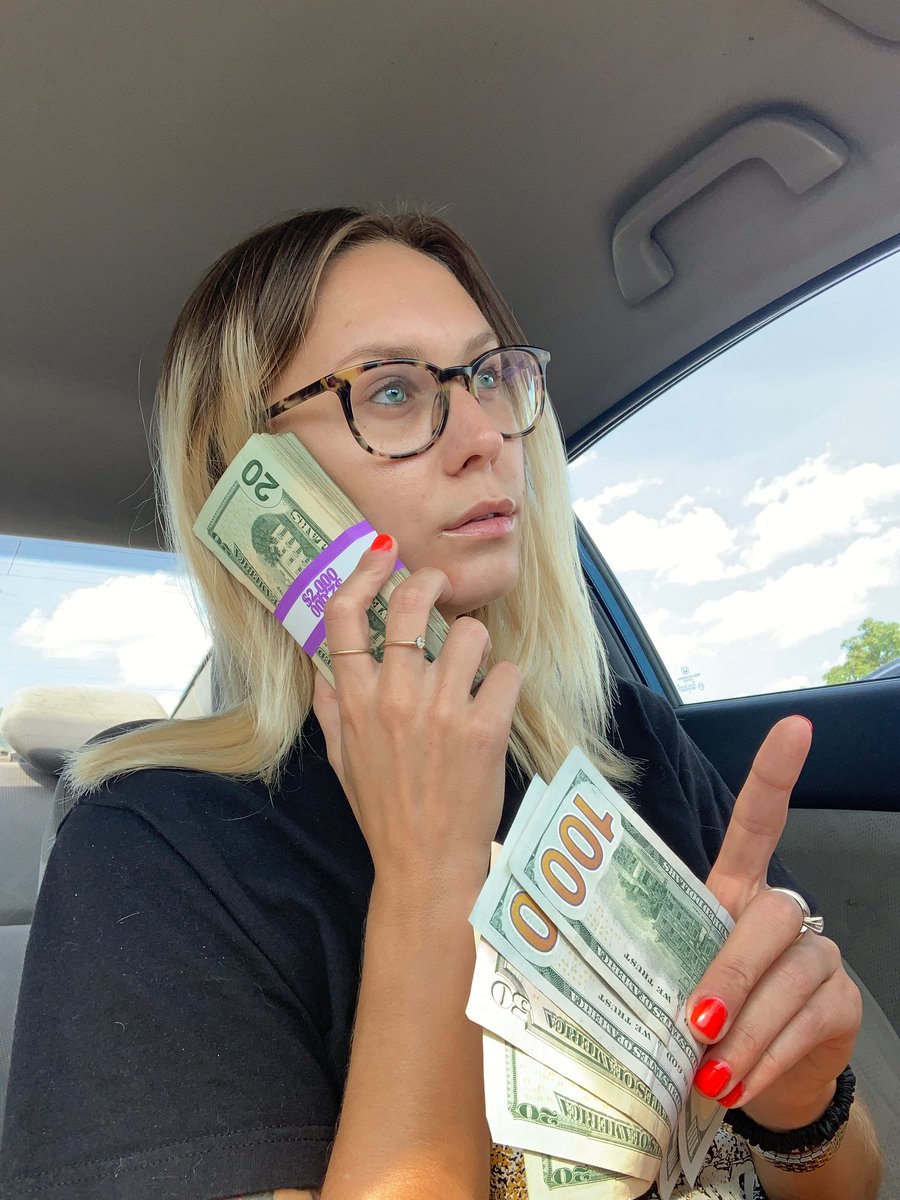 sawahkatarina's tweet photo. “Strippers have to self respe-“ sorry can’t hear you gotta take this call https://t.co/jdxOCN82mZ