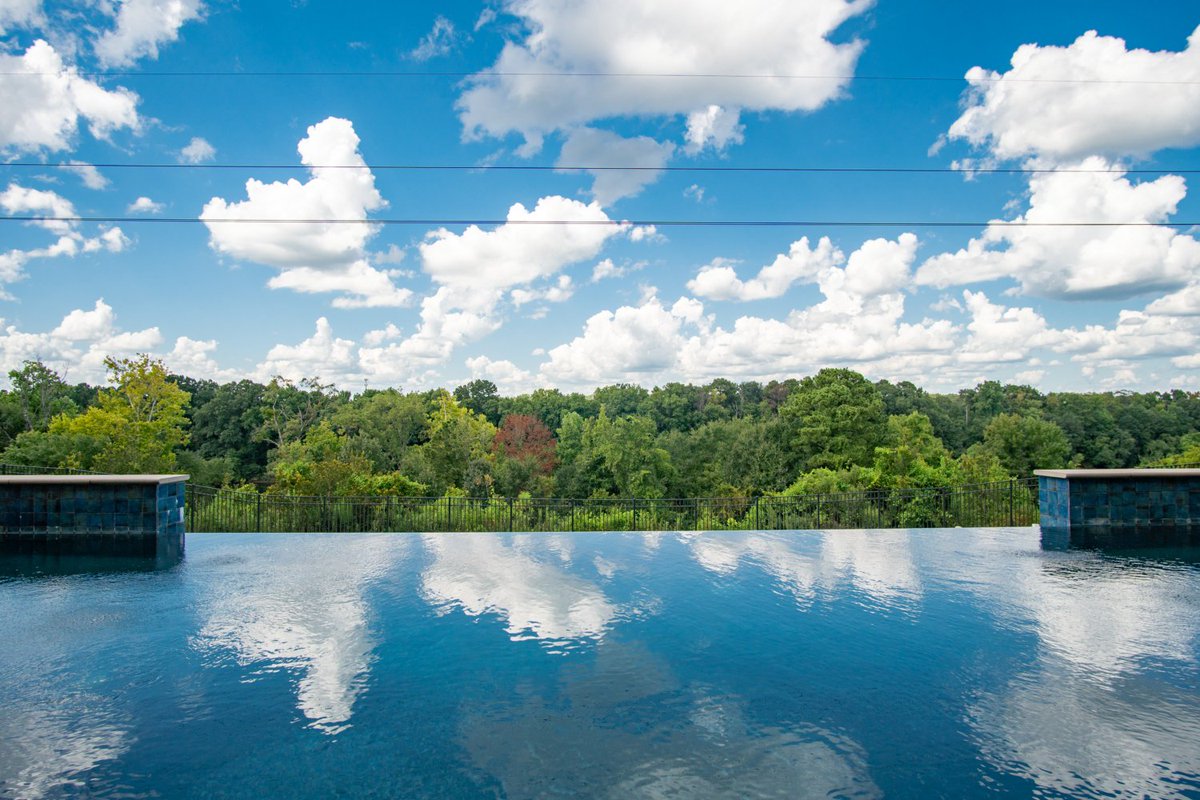 Infinity pool <a href="/TheBluffatUA/">The Bluff at UA</a> in #Tuscaloosa #AL
