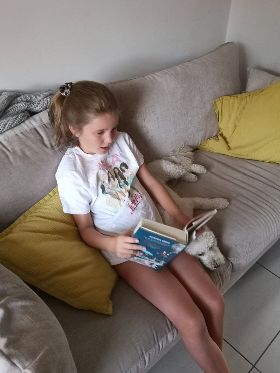 LeeFinnemore's tweet photo. Reading to my little 🐕#MNASummerReadingBingo https://t.co/SaEPODBKJD