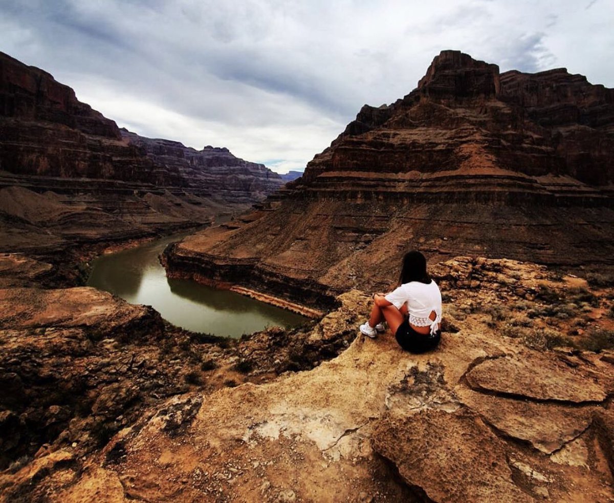 SundanceHeli's tweet photo. The 🌎 is your oyster. 
https://t.co/SQbR246lSM
📷: Emily 
#coloradoriver #grandcanyon #MondayMotivation https://t.co/a3Tj8ZEyaD
