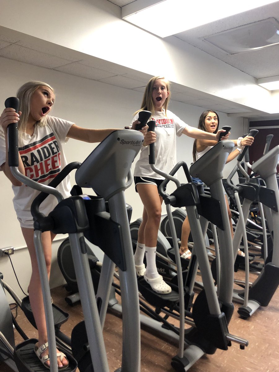 crossens_nest's tweet photo. #35 we be up in the gym just workin on our fitness #srhs1920 #crossengivesyouwings https://t.co/6gDkIAOzbO