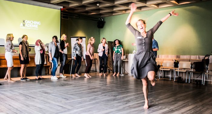 Leef jij het leven dat je het allerliefste leidt? Of wordt het tijd om het roer een flink om te gooien? Ontdek het zelf tijdens de Creativity Boost van de Koaching Akademie op 29 aug of 5 sept. Met oa regisseuse <a href="/lotjebesijn/">Charlotte</a> trainer/ actrice Elvira Out.  tinyurl.com/y28cws52