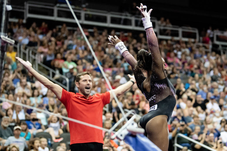 thegymterdotnet's tweet image. MyKayla Skinner's reaction to Simone's bars. SO GREAT. We need all the NCAA vibes in elite.