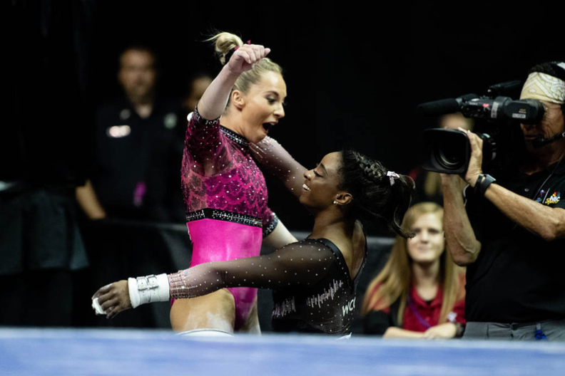 thegymterdotnet's tweet image. MyKayla Skinner's reaction to Simone's bars. SO GREAT. We need all the NCAA vibes in elite.