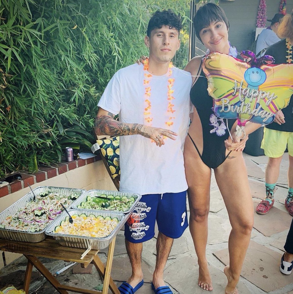 MariscosYessy's tweet photo. A huge thank you to @MsJackieCruz &amp; @feefa_la it was truley an honor to be able to cater your pool party ❤️ mil gracias por todo el apoyo 🙏🏼 &amp; a very happy birthday mi hermosa flaka ! 
#flaka #feefa #pupusagang #LAtino #queen #mariscosyessy 
#oitnb 👩🏻‍🍳 #cehveechey #mariscosyessy https://t.co/JNuHVPm0Yb