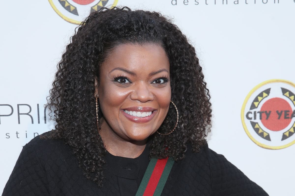 HAPPY BIRTHDAY, YVETTE NICOLE BROWN!!!!! ENJOY YOUR DAY QUEEN        