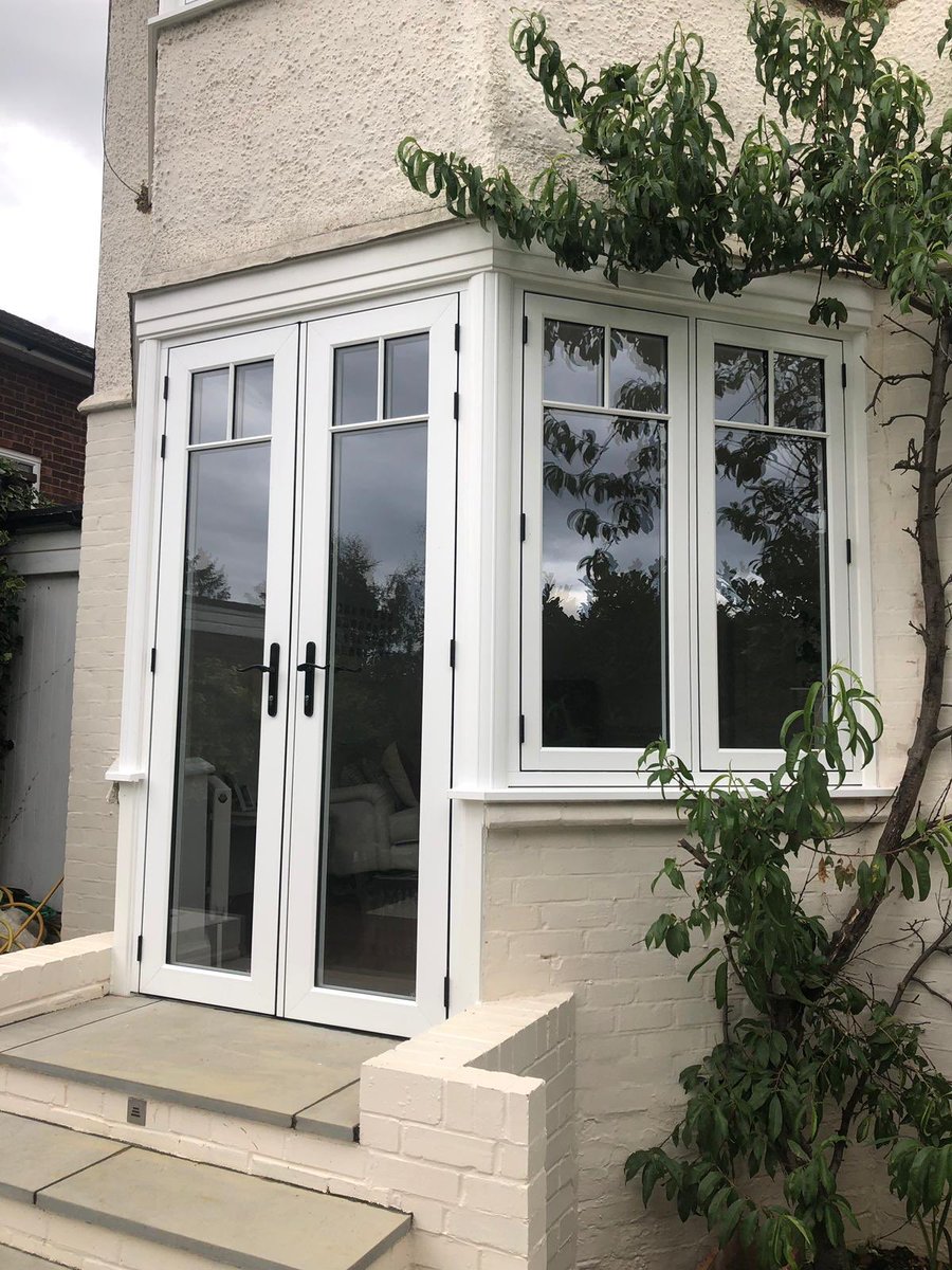 HarpendenWindow's tweet photo. Just fabulous 😍 This customer wanted a window and door system that fully replicated timber but without the maintenance 🎨 Our R9 timber alternative window and door system is the only system to fully achieve this! Reason being is that we can use all the ancillaries of timber! https://t.co/prarX4qmtr