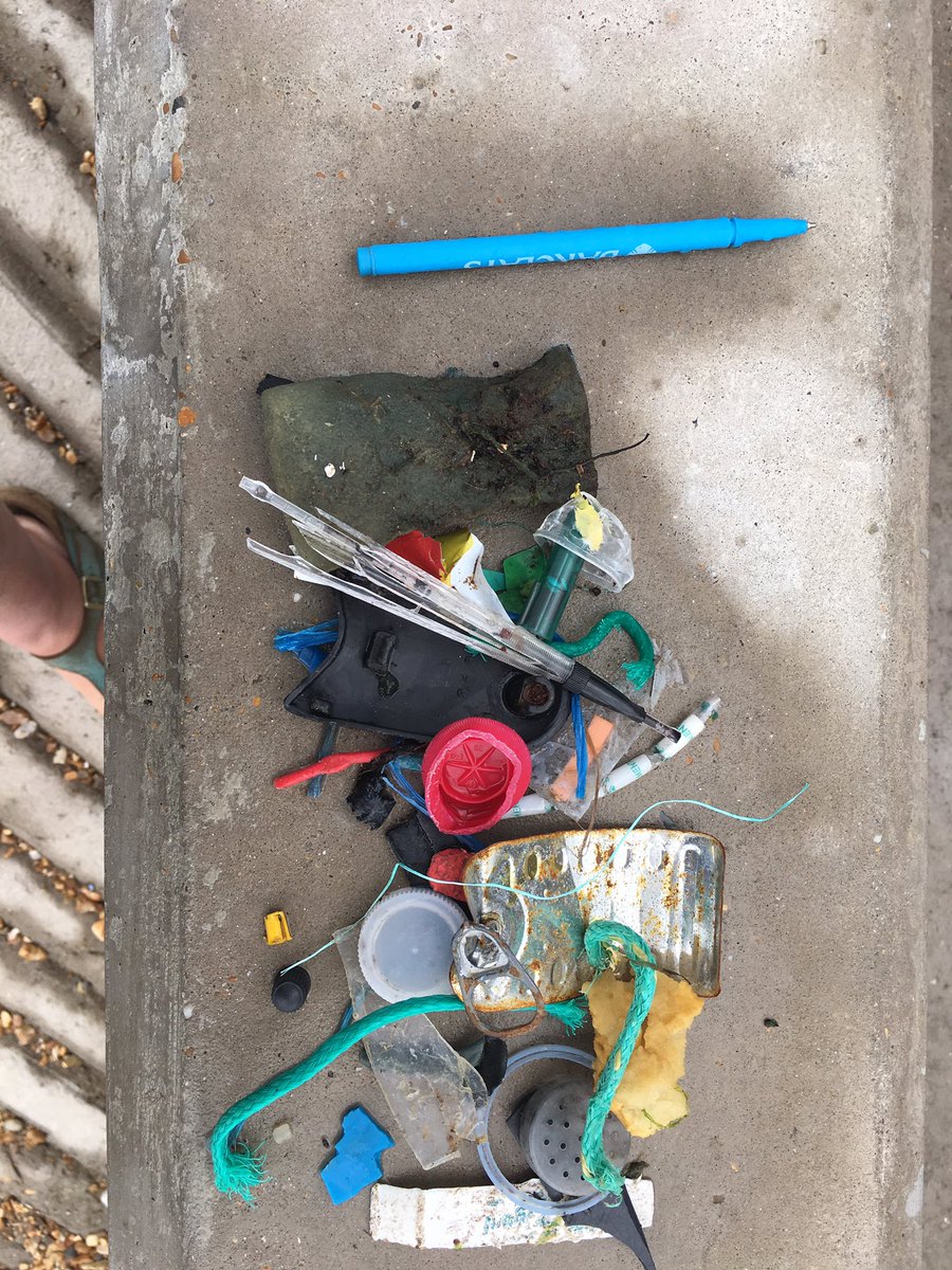 Meplus3_40's tweet photo. Recent rough weather has brought more visible #nurdles & #plasticpollution up onto the #Solent shore. Plus a #mermaidspurse which I havenβt found for a while! #eggcasehunt #2minutebeachclean https://t.co/CtRbg6WRtW