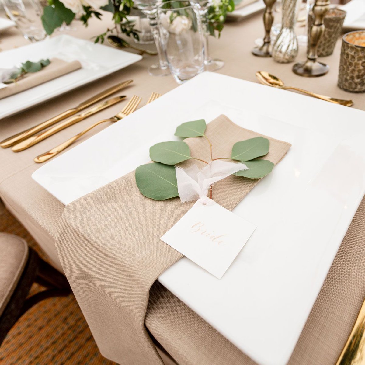 Really like the look of our large square plates styled by @hostvenueconsultancy! Lovely pairing of our gold cutlery against the backdrop of the natural linen from @88events 💙 Flowers by @bijouxfloral #hirethelot #weddingvenue #somersetweddingvenue #somersetwedding