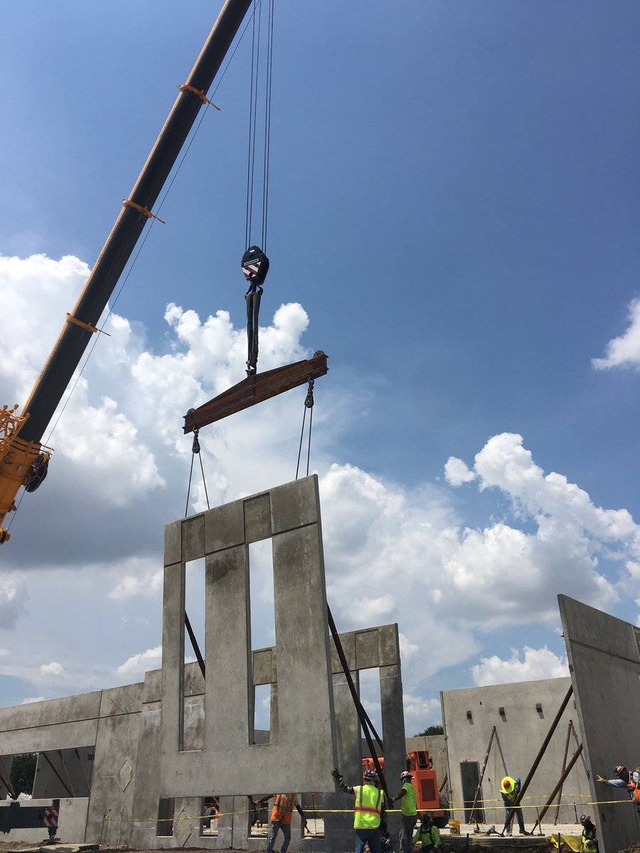 BuildFDC's tweet photo. Standing panels at @OranoMed new clean room lab expansion in @cityofplanotx design/build with @HoeferWysocki @PurdyMcGuire @BrandtCompanies https://t.co/7pW99grnuV