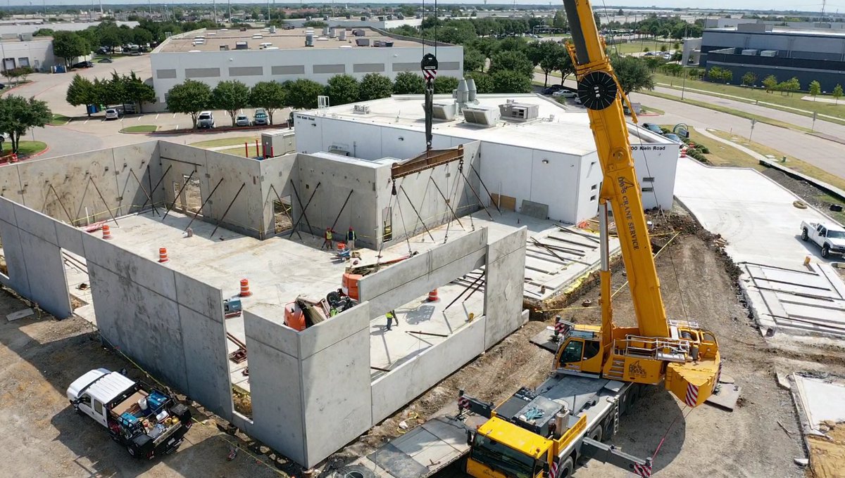 BuildFDC's tweet photo. Standing panels at @OranoMed new clean room lab expansion in @cityofplanotx design/build with @HoeferWysocki @PurdyMcGuire @BrandtCompanies https://t.co/7pW99grnuV