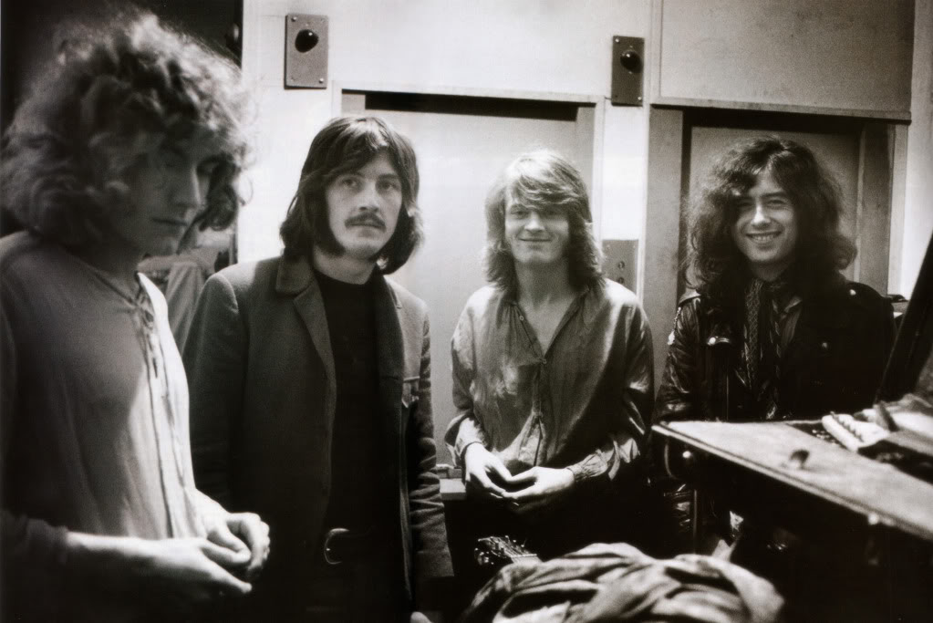 rock_withme's tweet photo. 12 de Agosto de 1968,Jimmy Page, Robert plant,John Paul Jones y John Bonham tocan por juntos por primera vez cuando ensayan en un estudio de Gerard street en el West end londinense. https://t.co/N0NweuwBYQ