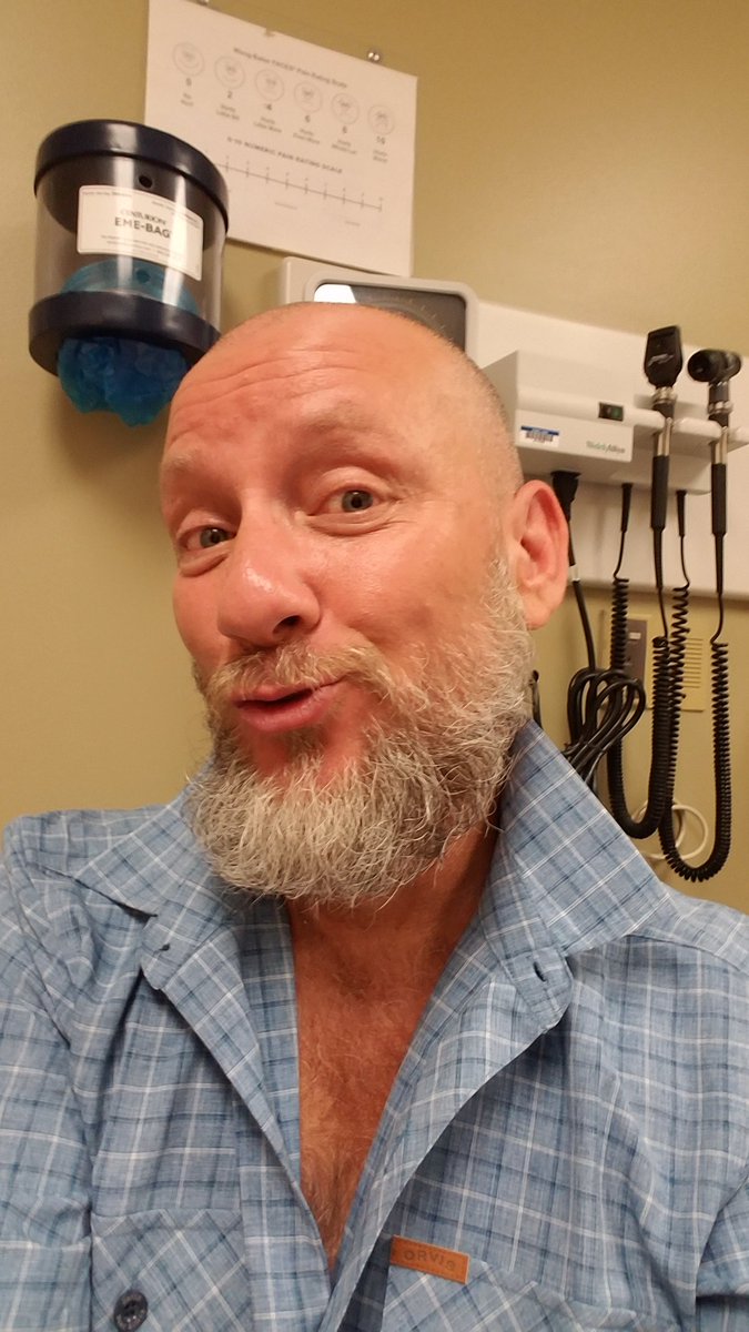 virgilkdowell's tweet photo. Dr. appointment selfie! #workitbitch https://t.co/i2rJ0w586u