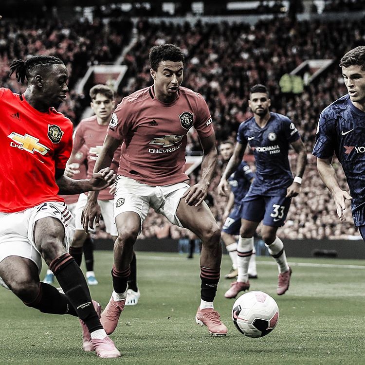 MUFCScoop's tweet photo. Lingard Ig: “Welcome To The Theatre Of Dreams 🔴 Spidey Aka @awbissaka 🕷 The Flash Aka @Daniel_James_97 ⚡️The Beast Aka @HarryMaguire93 🦍” #MUFC https://t.co/7bPTnD946a