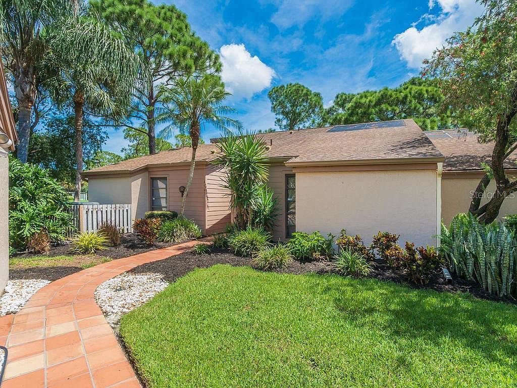 TampaBayBoomer's tweet photo. On my way to living the #life of a #gypsy!  Just listed my last piece of #realestate.  
#Sarasota  #Florida #golfcourse #villa #oasis #beaches #culture #entertainment #shopping   
Talk to this ole girl if you know of/are an interested, qualified #buyer.
https://t.co/Piw9lfIykg https://t.co/xv6Myq3E0Y