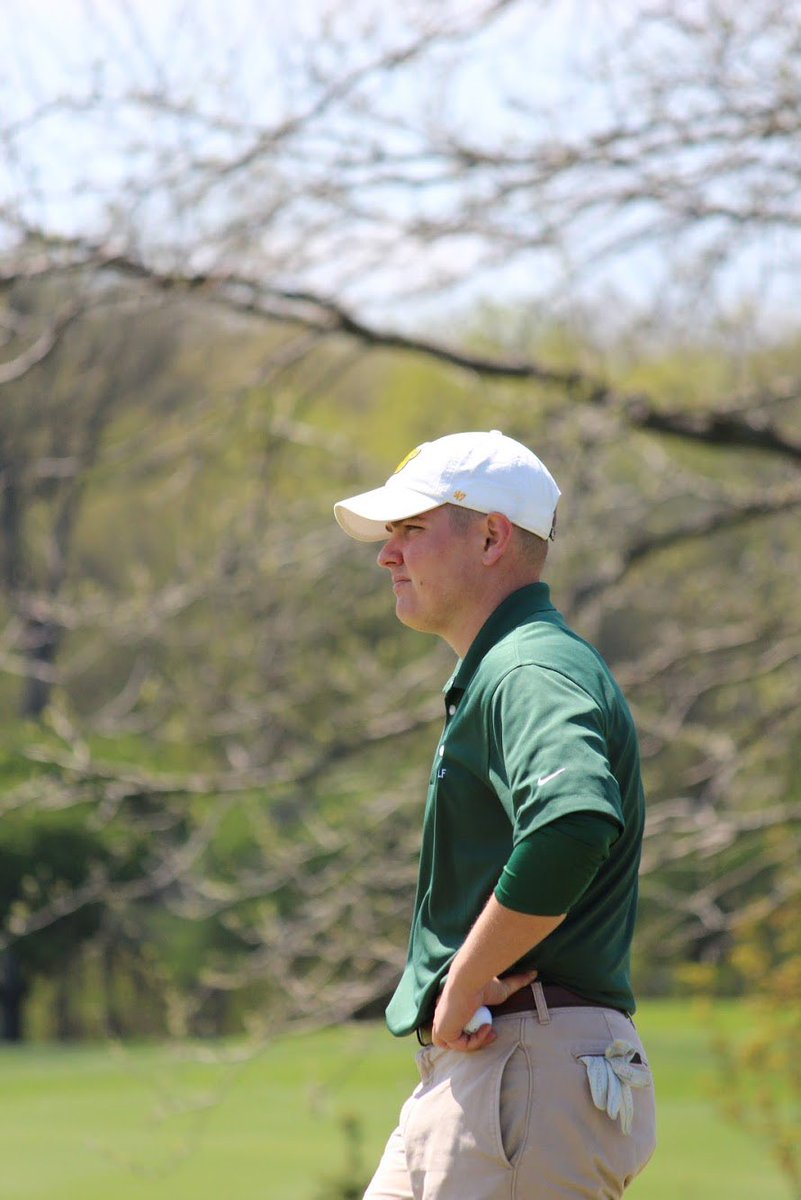 BUClubGolf's tweet photo. On the fourth day of Intros Club Golf have to us, 4 cabinet members of the team. The first is our President @jakebridges32   The second is our VP @KoomarMichael   Third is our Treasurer Garret Hall.  And lastly me, the social media man, Squills. https://t.co/9M4GRXINnE