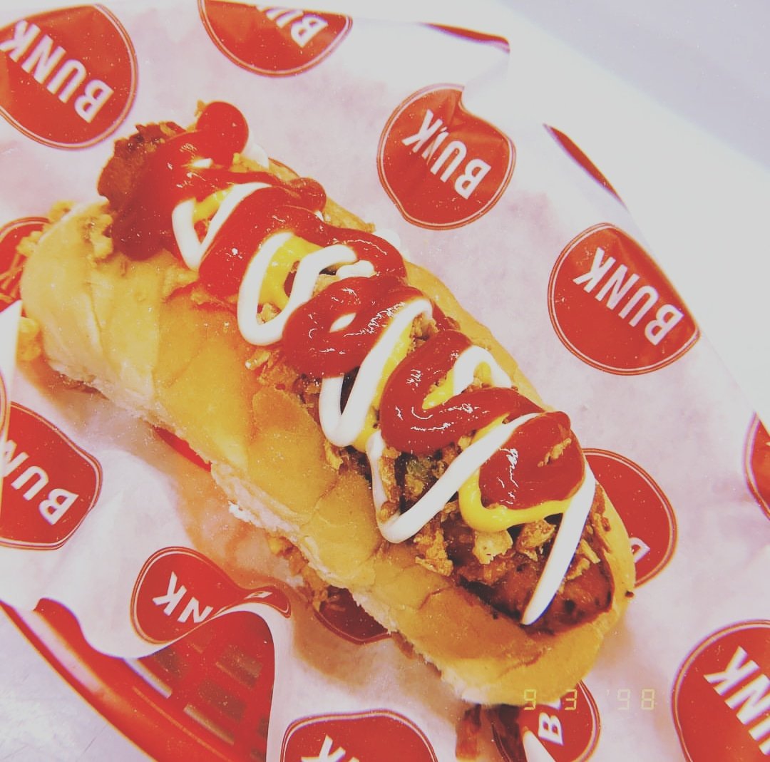 JUICEBAR18's tweet photo. 🌭🌱 Hungry? Not one for meat based produce? Then we have you covered with our amazing Veggie HotDogs only £3.50 allday, everyday @ JuicrBar 🌱🌭
#nottinghambars #nottinghamfood #juicebarnottingham #vegetarian https://t.co/lLKmG8OVjR