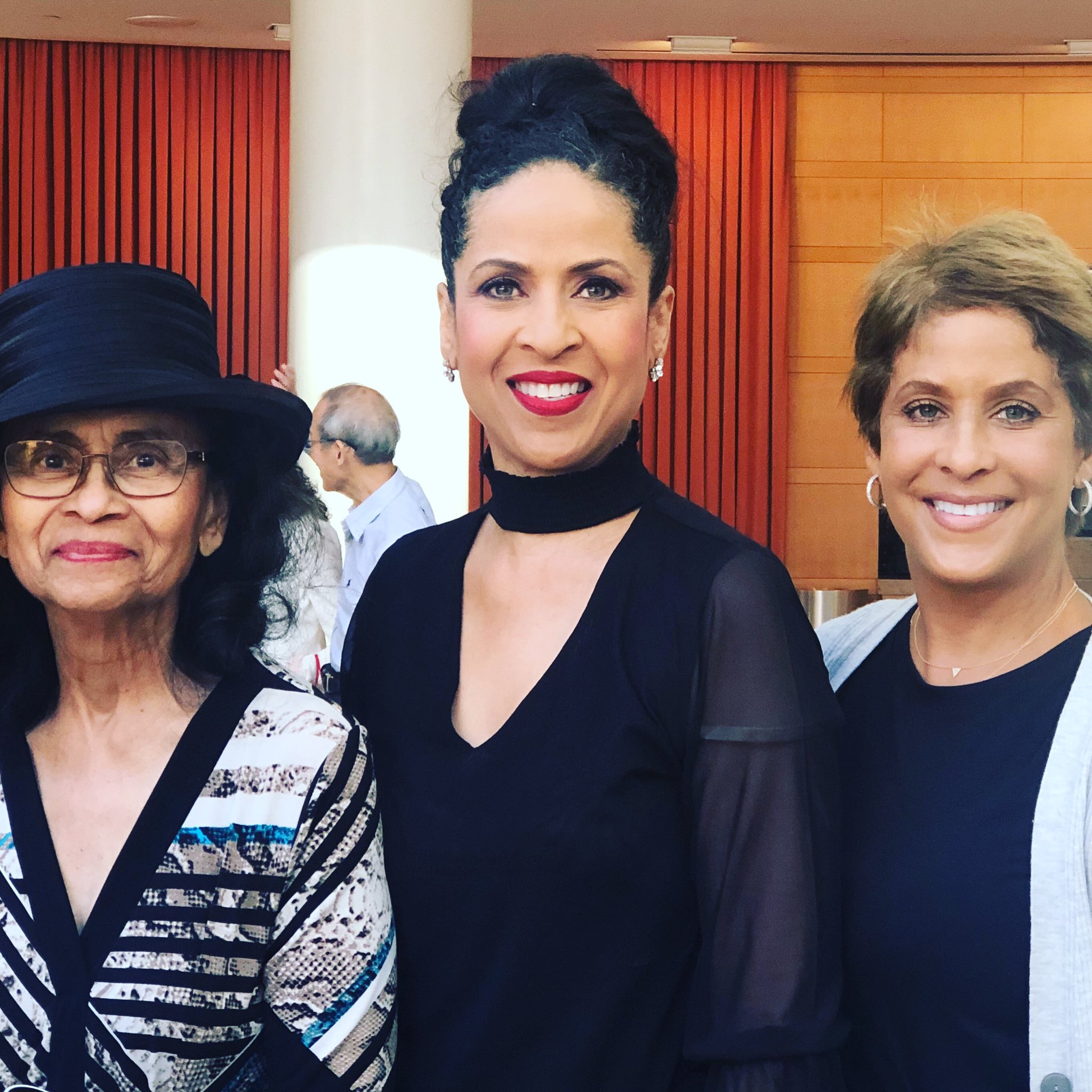 leslie-sykes-on-twitter-sooooo-proud-of-my-sister-performing-gabriel-faure-s-requiem-with-the-pacific-chorale-at-segerstrom-concert-hall-in-costa-mesa-last-night-soproud-pacificchorale-segerstrom-orangecounty-https-t-co-fdksag7tpq