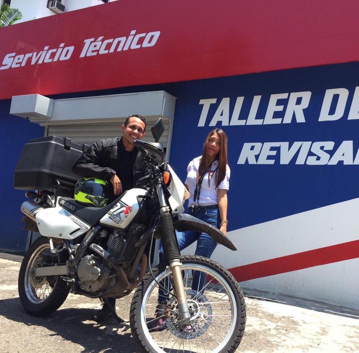 MPH_Motopartes's tweet photo. La Alegría se nota cuando tienes tu moto al 100% 🤩
Cambio de llanta y tubo trasero para la SUZUKI DR650, 😎ahora Gustavo está listo para continuar su recorrido.
Gracias por visitarnos 👋!
#TallerMultimarca #TallerMotos #TallerMotosPanama #TallerMPH #MPHViaBrasil https://t.co/NfeACJtxQp