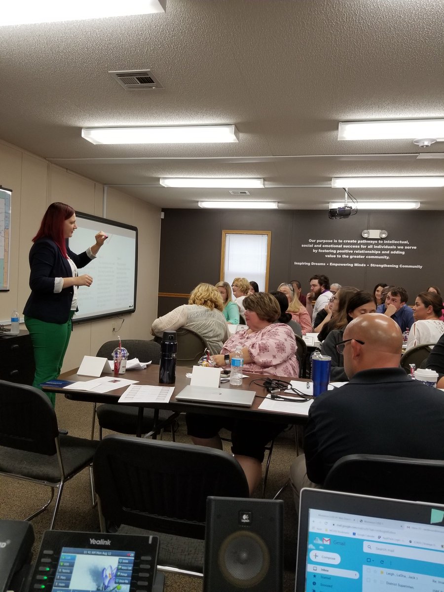 SMAnderson4's tweet photo. Mrs. Kaminski is talkin' John Hattie effect size and intervention in the classroom at MCUSD#1 New Staff Orientation.  @BranchingMinds #WeAreMomence https://t.co/6SP8LALywL
