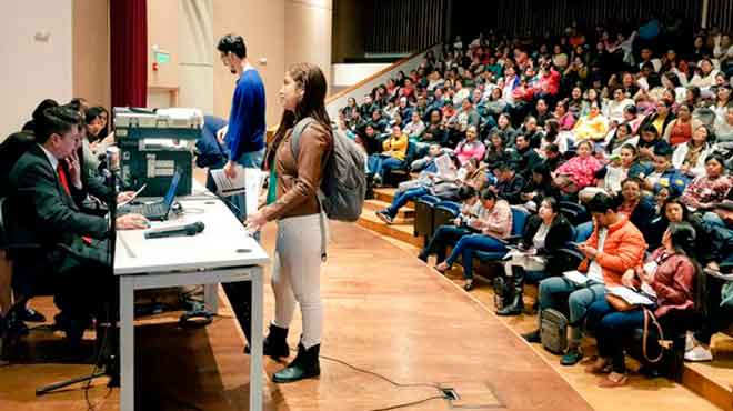 #ATENCIÓN 5.174 profesionales de salud eligen plaza para el Año de Salud Rural. 
El MSP ha iniciado el proceso de asignación. 
Los detalles aquí ➡ bit.ly/2TqWEHw
<a href="/Salud_Ec/">Ministerio de Salud Pública 🇪🇨</a> <a href="/Salud_CZ9/">Coordinación Zonal 9-Salud 🇪🇨</a> <a href="/DanielRodMD/">Daniel Rodriguez V</a> <a href="/catalinaandramu/">Catalina Andramuño</a> <a href="/forosaludec/">⚕️ FORO SALUD PÚBLICA 🇪🇨</a> <a href="/ANAMER_Nacional/">ANAMER</a> <a href="/FedeSaludRural/">F.P.S.R.</a>