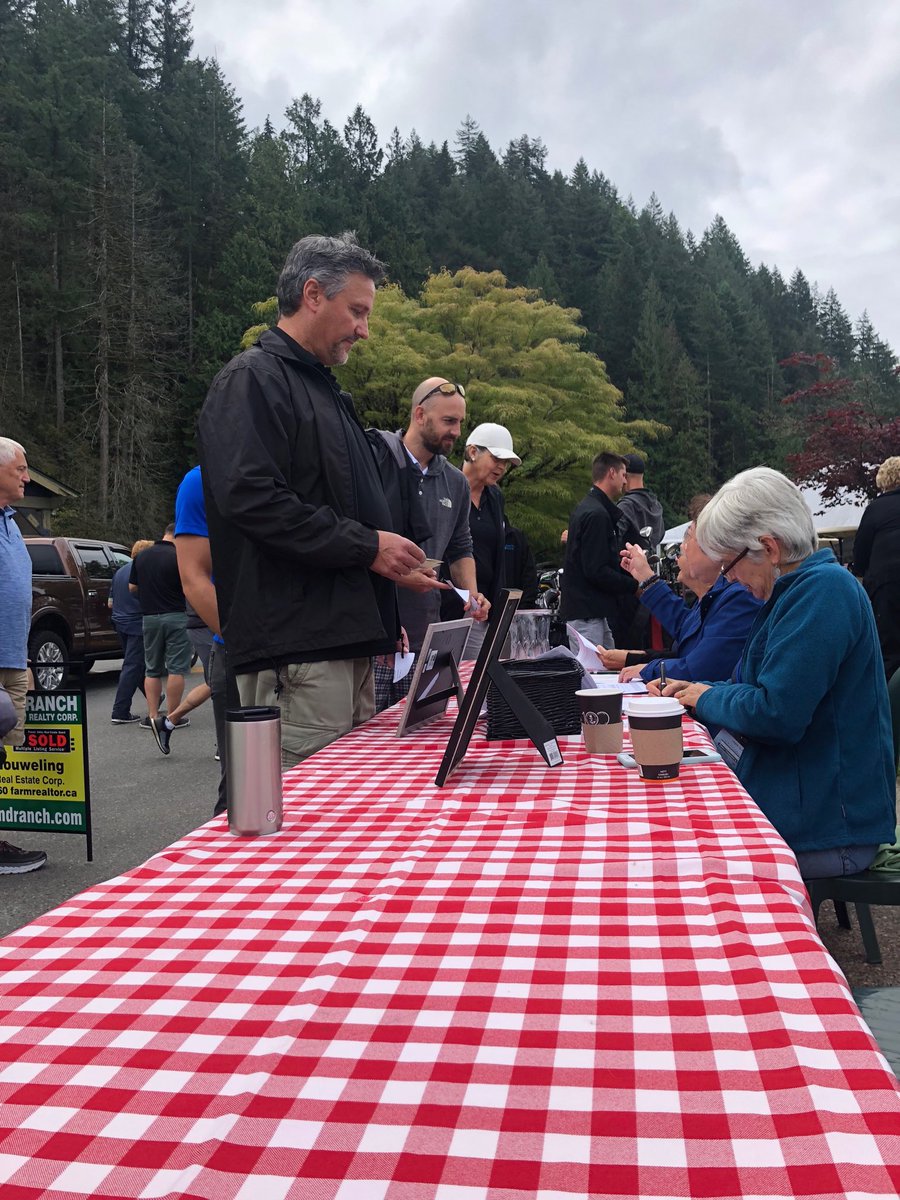 saccomaniacs's tweet photo. Golfers registration underway #agricultureforautism #autism #PAFN #makingadifference #PacificAutismFamily #golftourney #BeautifulBC #GoldenEagleGolf #Saccomaniacs #11thAnnual #volunteers #FraserValley #ChilliwackBC https://t.co/k5NqbpHe15
