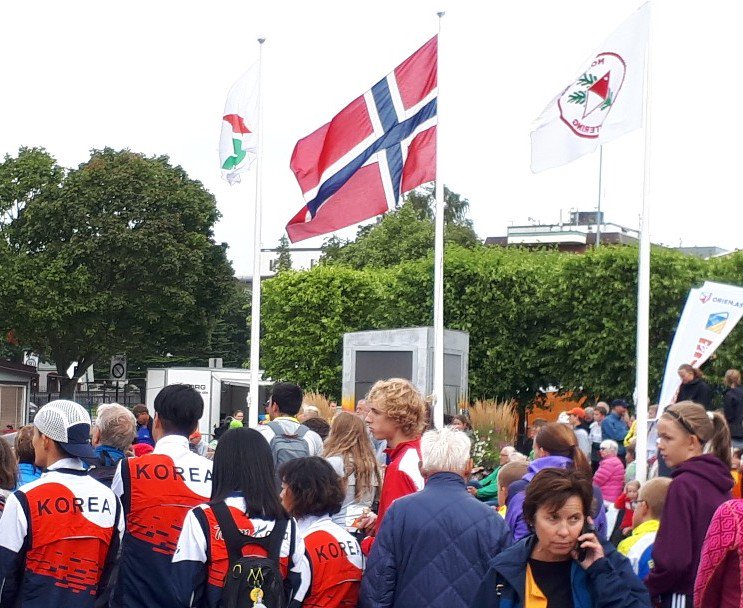 OnTheRedLineO's tweet photo. Traditional scenes at #woc2019 opening ceremony and excellent  concert in a crowded Sarpsborg square @MaprunnerGB https://t.co/JulRgR1GbR