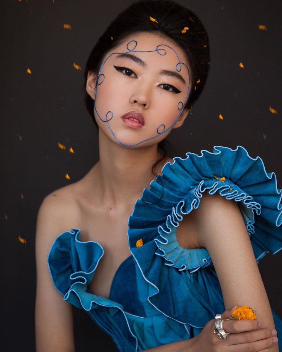 JacquardProduct's tweet photo. Jessica Chang’s incredible work begins with Jacquard’s sunlight-activated dye #SolarFast: “I love the product and there’s so many ways to work with it, I’m always making new discoveries and the colours are always beautiful as well.” https://t.co/gcqrETJwrH