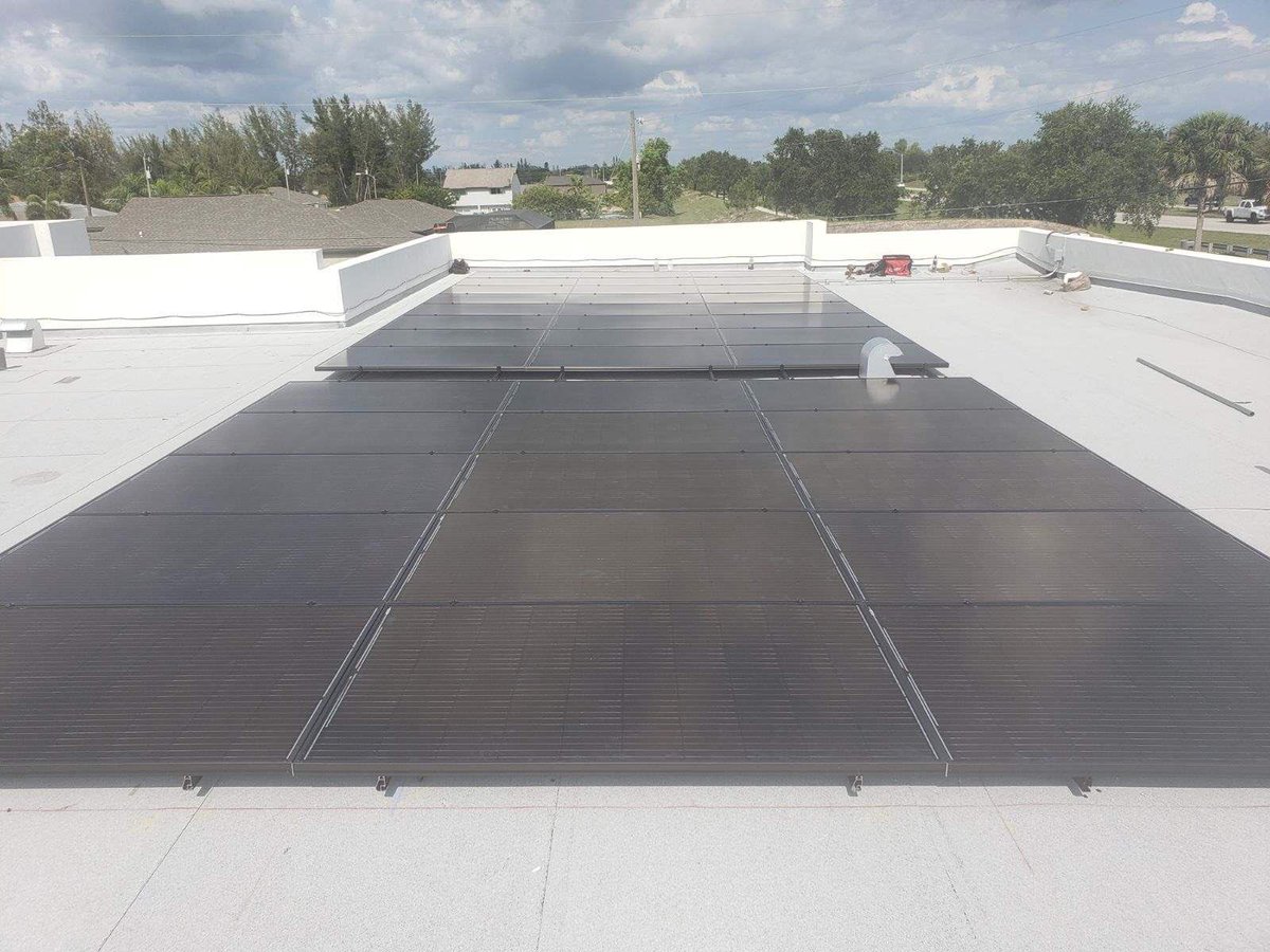 unicitysolar's tweet photo. Flat roof, metal, shingle, tile...residential or commercial! Unicity Solar can handle any type of job, we have thousands of installs and the experience needed to get the job done right. Now is the best time to #gogreen #tampa! #cleanenergy #solarpv #solarinstallation #savemoney https://t.co/B5UbNPCRYi