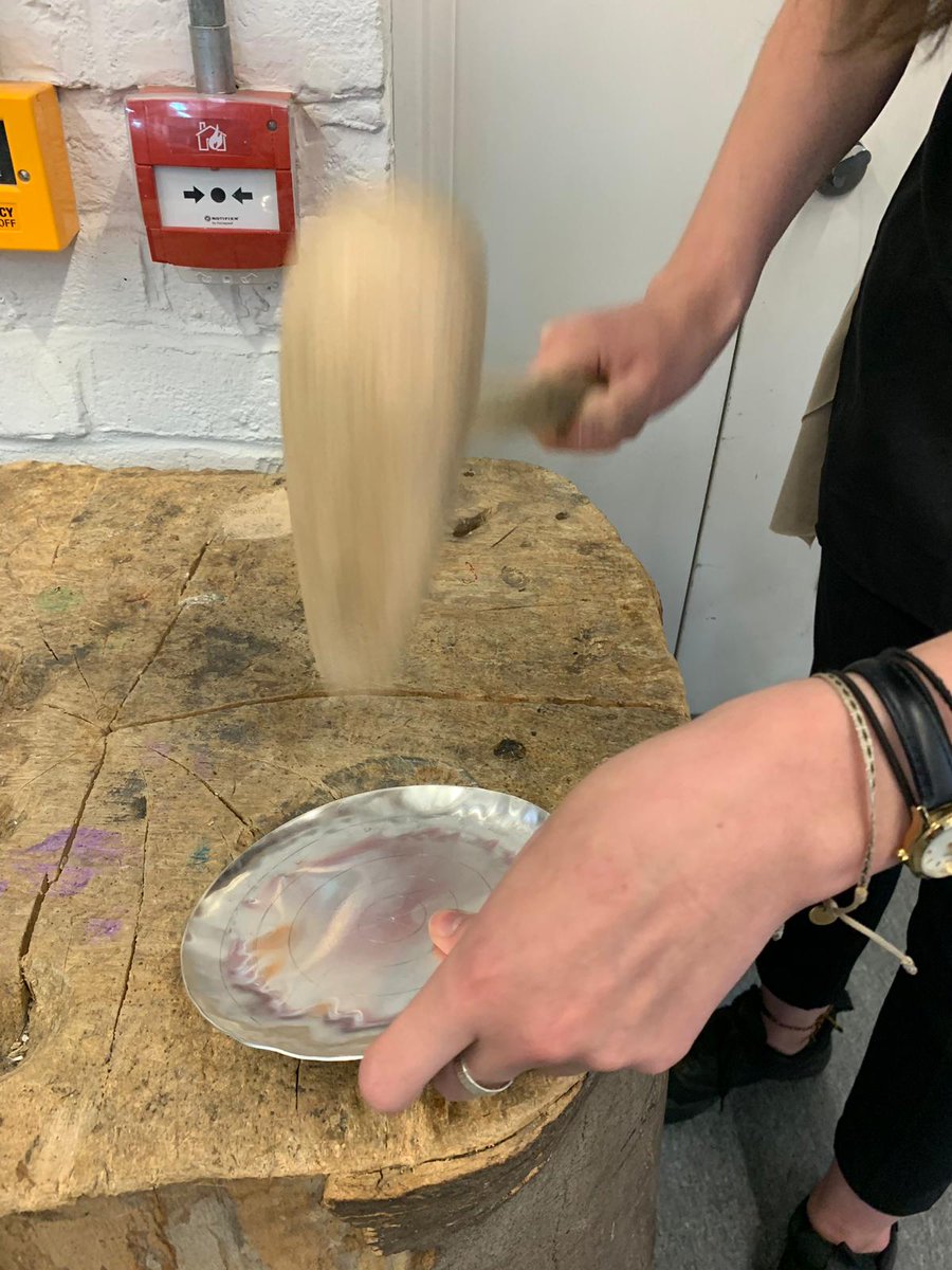CBsilversmiths's tweet photo. Todays #Highlights from the start our #Graduate #SkillsTrainingProgramme INTRODUCTION TO #HAMMERWORK SKILLS with #MasterSilversmiths #RebeccadeQuin & @CTSilversmith @GsmithsCentre https://t.co/CPbQWx5Vw5