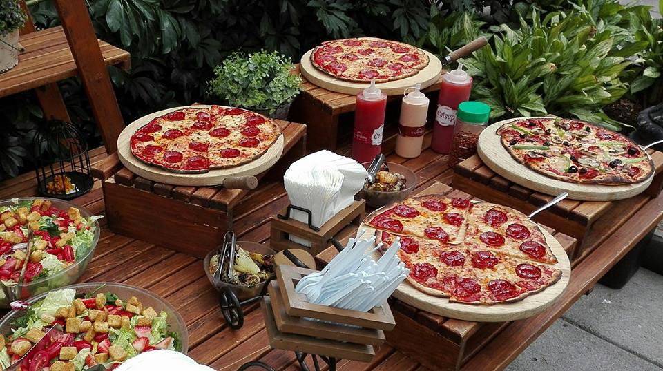 MediayMedia's tweet photo. ¿Quieres que tu evento brille por diferente e innovdor?
Tenemos una propuesta fresca y deliciosa, como la barra de pizzas, ¡los asistentes la amarán!
contacto@mediaymedia.mx 
 #Banquetes #Catering #Eventos #FiestaDeFinDeAño #Cenas #Lanzamientos https://t.co/DrvaMp9UoE