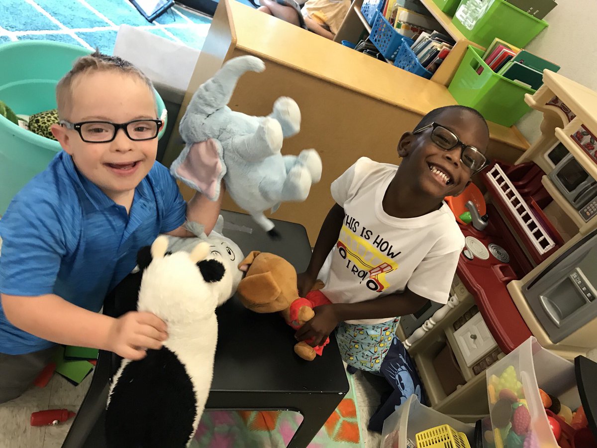 PCPS_Eagles's tweet photo. #FirstDayOnFox #ReadEveryDay #MakeFriends #BeKind @NC_LCS @FOX46News #GoodDayCharlotte #BeAFriend https://t.co/zUc7Gfmoaw