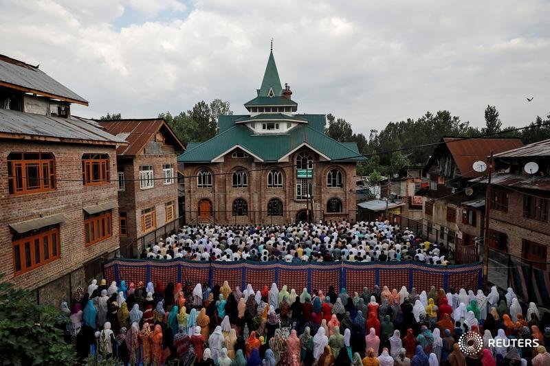IndiaPhotos's tweet photo. Pictures: India celebrates Eid al-Adha https://t.co/0JuJeuZ8GV https://t.co/PISCxp3DDP