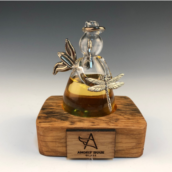 angelshareglass's tweet photo. Just announced Outlander Season 5 returns in 2020 - Why not get the superfan in your life a beautiful Outlander inspired Scotch Whisky Angel https://t.co/E71Rlj4Udd for the love of #lallybroch @Outlander_STARZ @AngusAngels #dragonfly #OutlanderOnMore4 #Outlander @SamHeughan https://t.co/us1qCWBkWV
