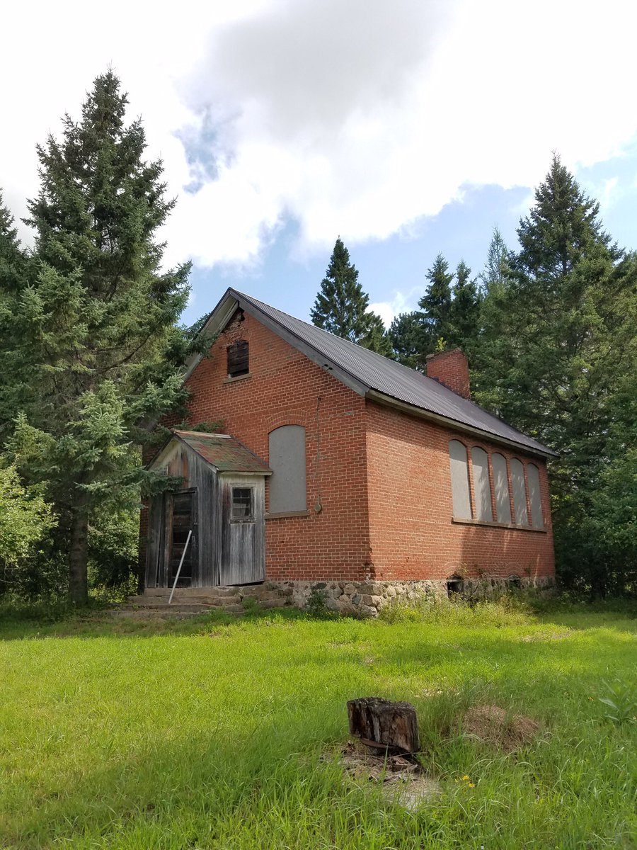 KNeutkens's tweet photo. Got to check out the one room school house my grandpa went to over the weekend.... man how education has changed! https://t.co/pAOeQhStdp