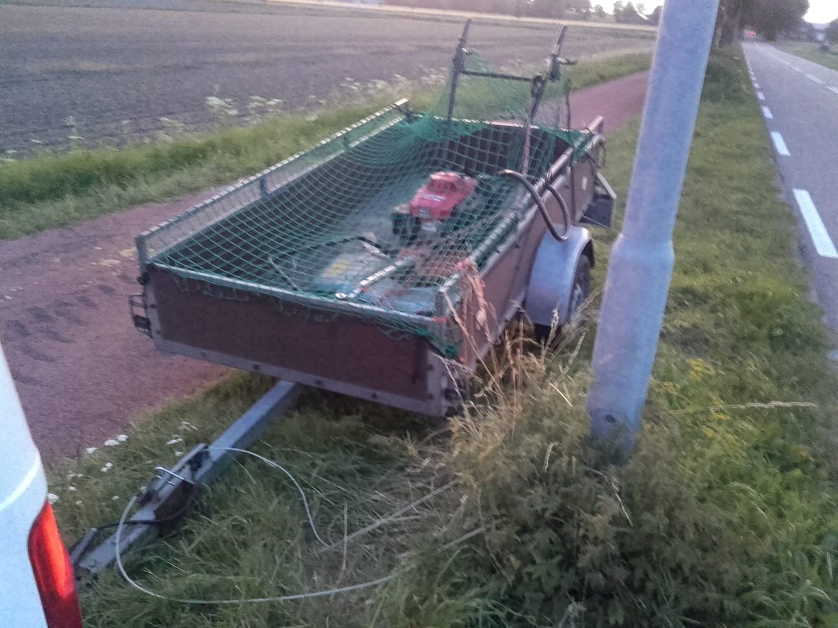 puurherder's tweet photo. Dit hele spulletjes meegenomen uit #HoornNh vanmiddag en niet door iemand die op de loonlijst stond. Hoop dat diegene er vele jaren plezier van heeft of er nog wat voor kan vangen. Maaier was 1.5 week oud https://t.co/mVZogrsndK