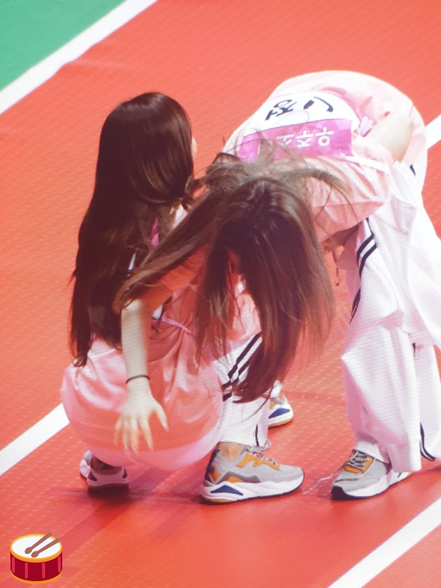 190812 프리뷰

팅구 응원하는 예쁜 마음씨를 가진 우런니✌ 
칭찬도 아끼지않는 예쁜 사람❤