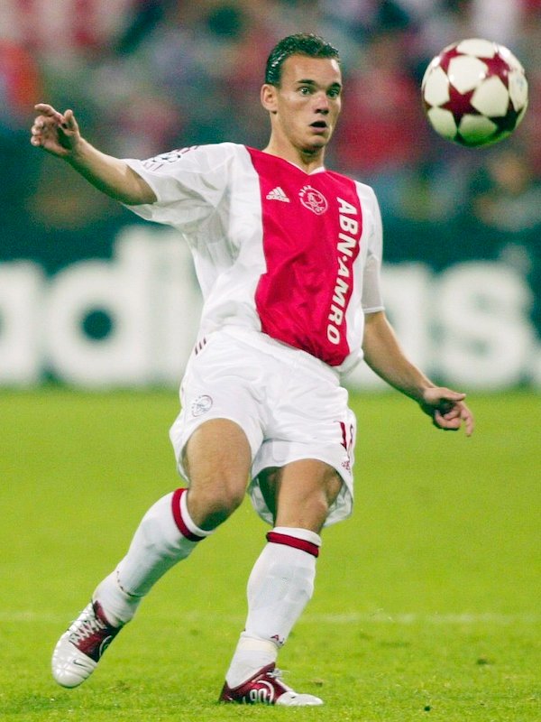 元オランダ代表 スナイデル選手が引退 長友選手ともプレー