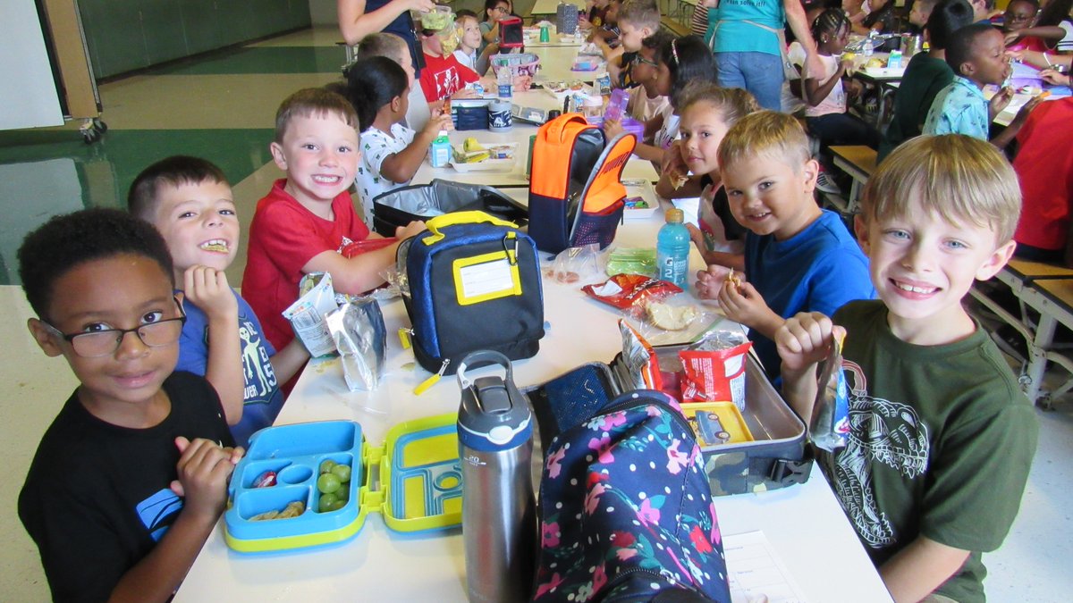 WindingCreekES's tweet photo. Loving our 1st Day at the Creek!  Welcome to the BEST YEAR YET!  #Back2SCPS19  #wcesh_h  #windingcreekes  #wcesfamily https://t.co/W7DQrHE8xd