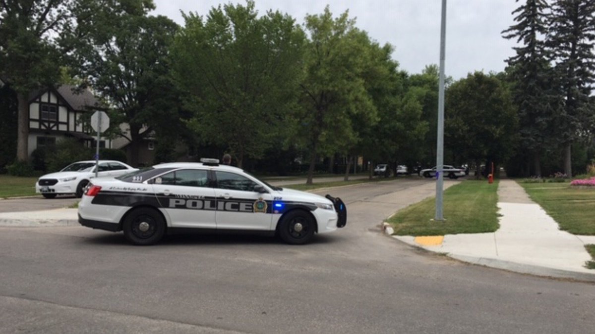 ctvwinnipeg's tweet photo. Police close Overdale Street, ask people to avoid the area https://t.co/IRziCUlT3K https://t.co/1gbtaUk1yq