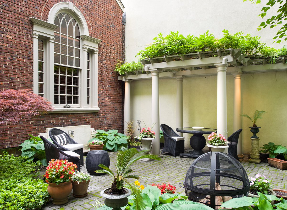 laurierphillips's tweet photo. The Backdrop to your Large, Private Garden. Extraordinary Home for Sale in Historic Washington Square West! 📍1321-25 Pine Street | $1,895,000 #luxuryrealestate #homebuyers #luxuryhomes #Philadelphia 
https://t.co/uOjTOVx6MO https://t.co/BwD7iKqifl