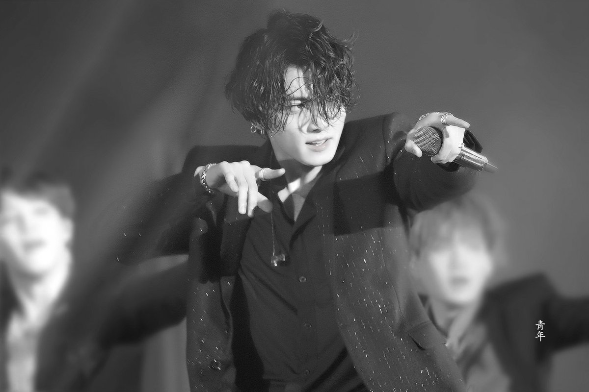 fat_lyashka's tweet photo. AAAAAASSKKSKSKSBJS
#LotteDutyFreeFamilyConcert #JK https://t.co/iAg3bFRqiv