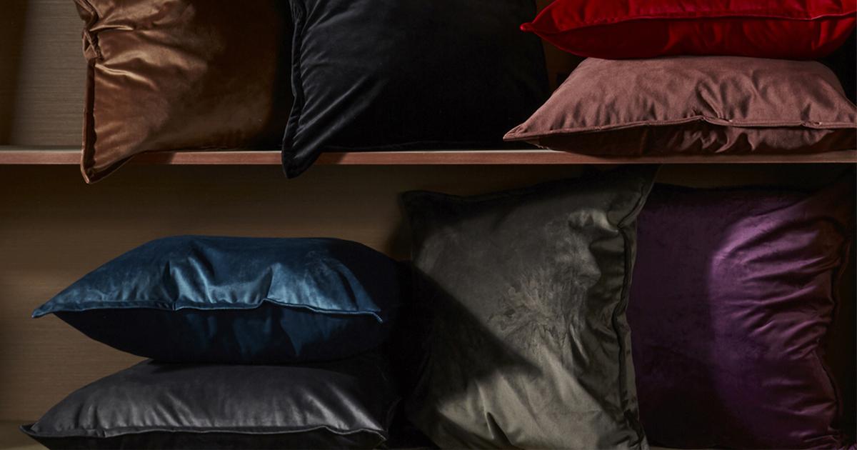 iloLiving's tweet photo. Dale ese toque cálido y acogedor a tu hogar con nuestros cojines de terciopelo, le darán estilo a cualquier habitación.
Cojines Matte Velvet en:
https://t.co/3IufoiakkM
#SueñaConEstilo #Estilò #MatteVelvet #Cushions #Stylish #Fancy #Elegant #Luxurious #HomeDecor #FelizLunes https://t.co/UULqceJp9C