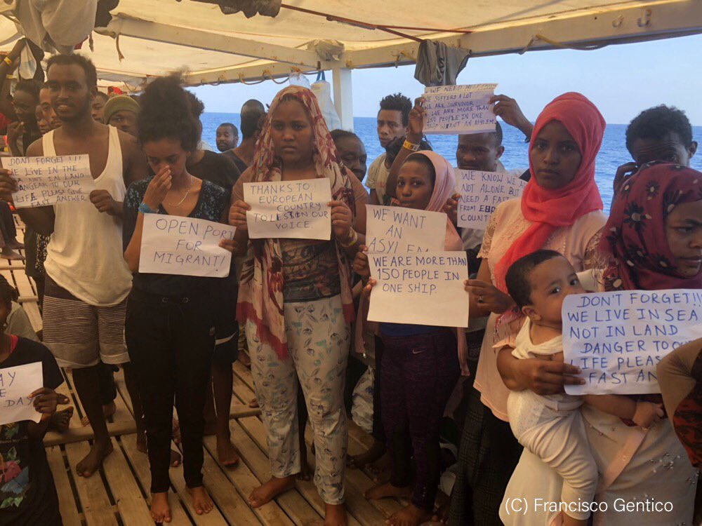 openarms_fund's tweet photo. “Don’t forget, we live in sea, not in land. Danger to our life. Please give fast answer”
Este es el mensaje de 151 personas que llevan abandonadas en el #Med 11 días. Y mañana empieza el mal tiempo. 
Basta ya, Europa, basta ya.
#PuertoSeguroYa https://t.co/UoiQWMxUcE
