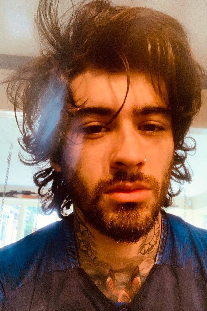 jfcbellamy's tweet photo. do i cut it or do i let it grow ? https://t.co/xfIRckbQiR