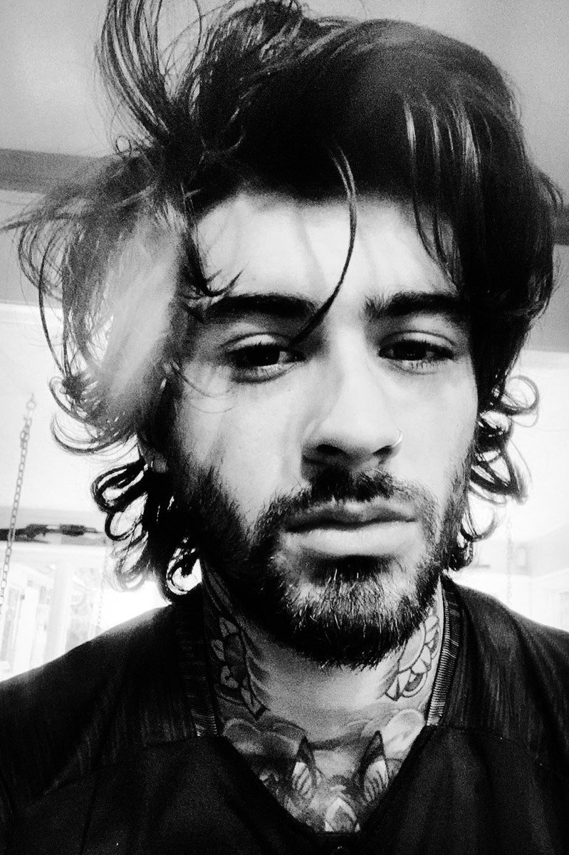 jfcbellamy's tweet photo. do i cut it or do i let it grow ? https://t.co/xfIRckbQiR